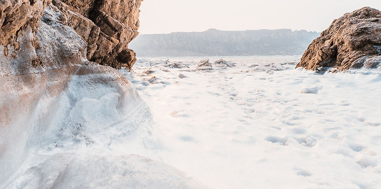 Picture of ocean waves against the rocks
